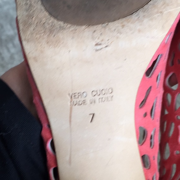 Aquatalia Laser cut Coral Pump - Picture 5 of 5